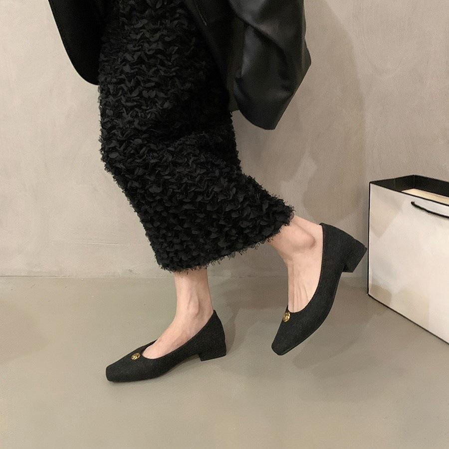Xiaoxiangfeng low-heeled square-headed black single shoes women's 2025 new autumn and winter retro gentle plush commuter fluffy shoes