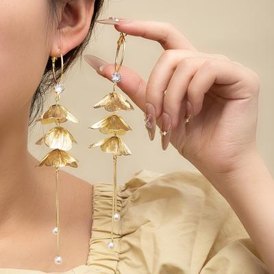 Stylish And Elegant Design Sense Exquisite Petal Fringed Pearl Earrings Gentle Celebrity Style Personality Atmosphere Earrings