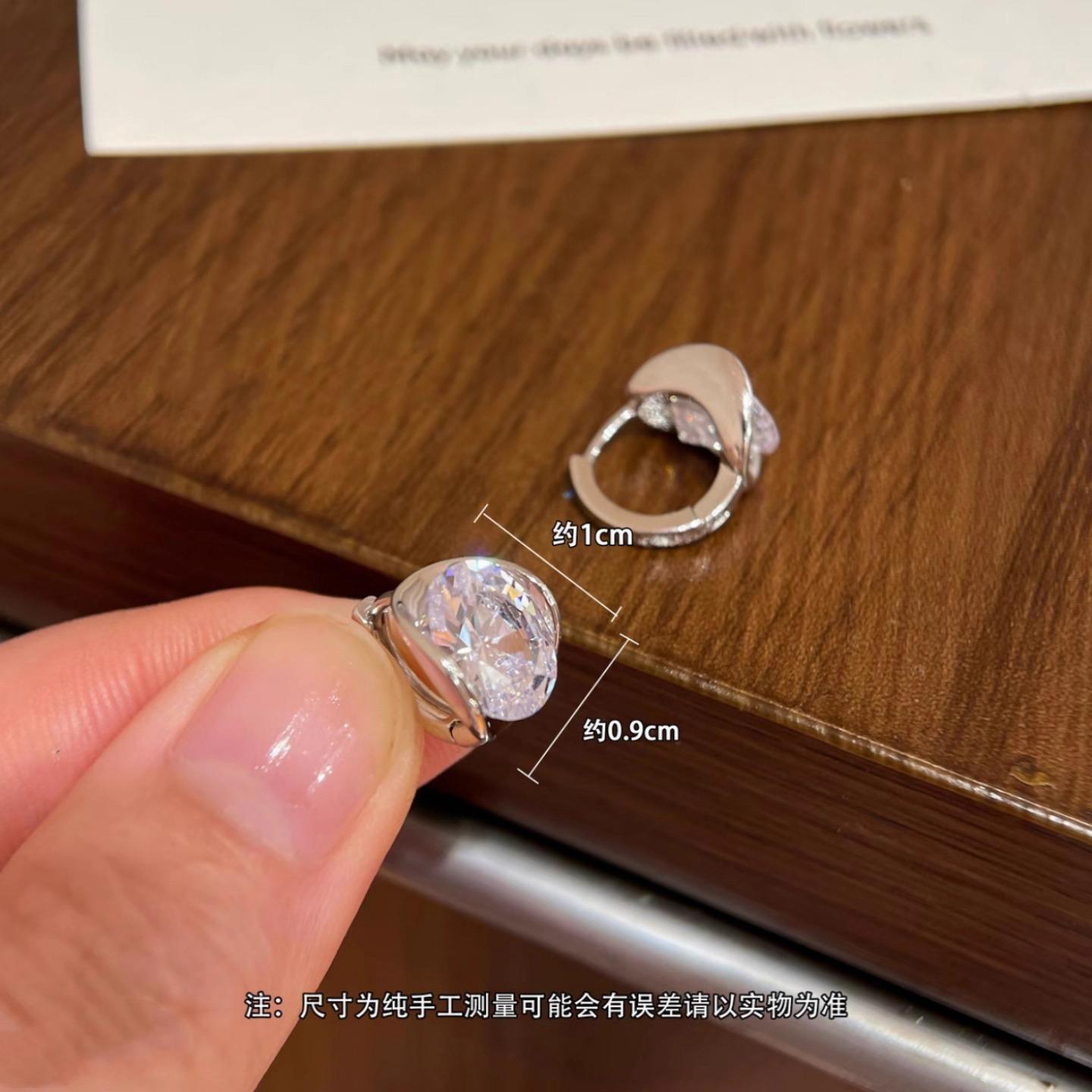 Versatile High-end Earrings with Feminine Temperament