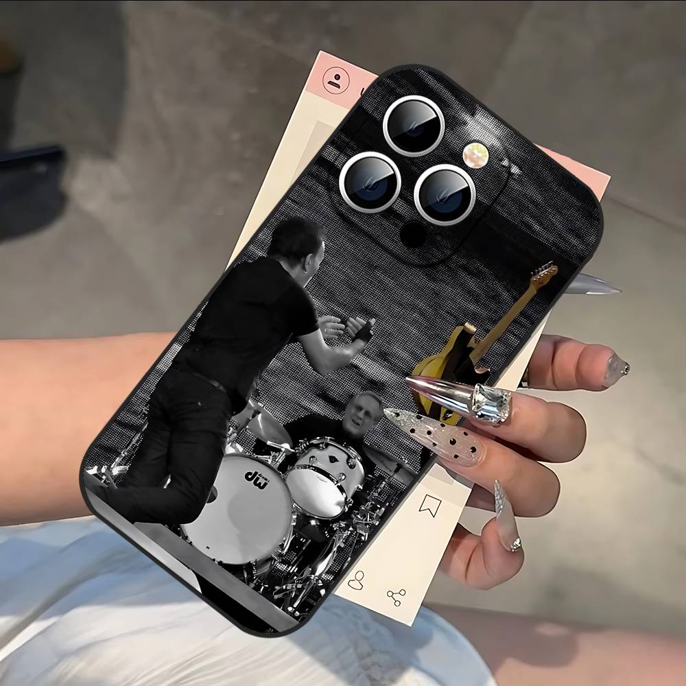 Guitarist R-Bruce Springsteen Phone Case Black Phone Case That Fits For IPhone 17,16,15,11,13,14 Pro Max,Plus,X,Xr,Xs Max,13Mini
