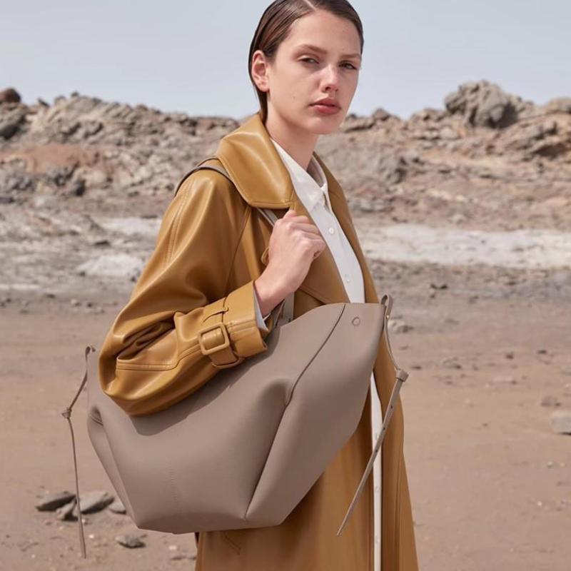 Spring New Lychee Pattern Women's Tote Bag Fashion Simple High Capacity Dumpling Bucket Bag Ladies Solid Color Shoulder Underarm Bags with Small Pouch