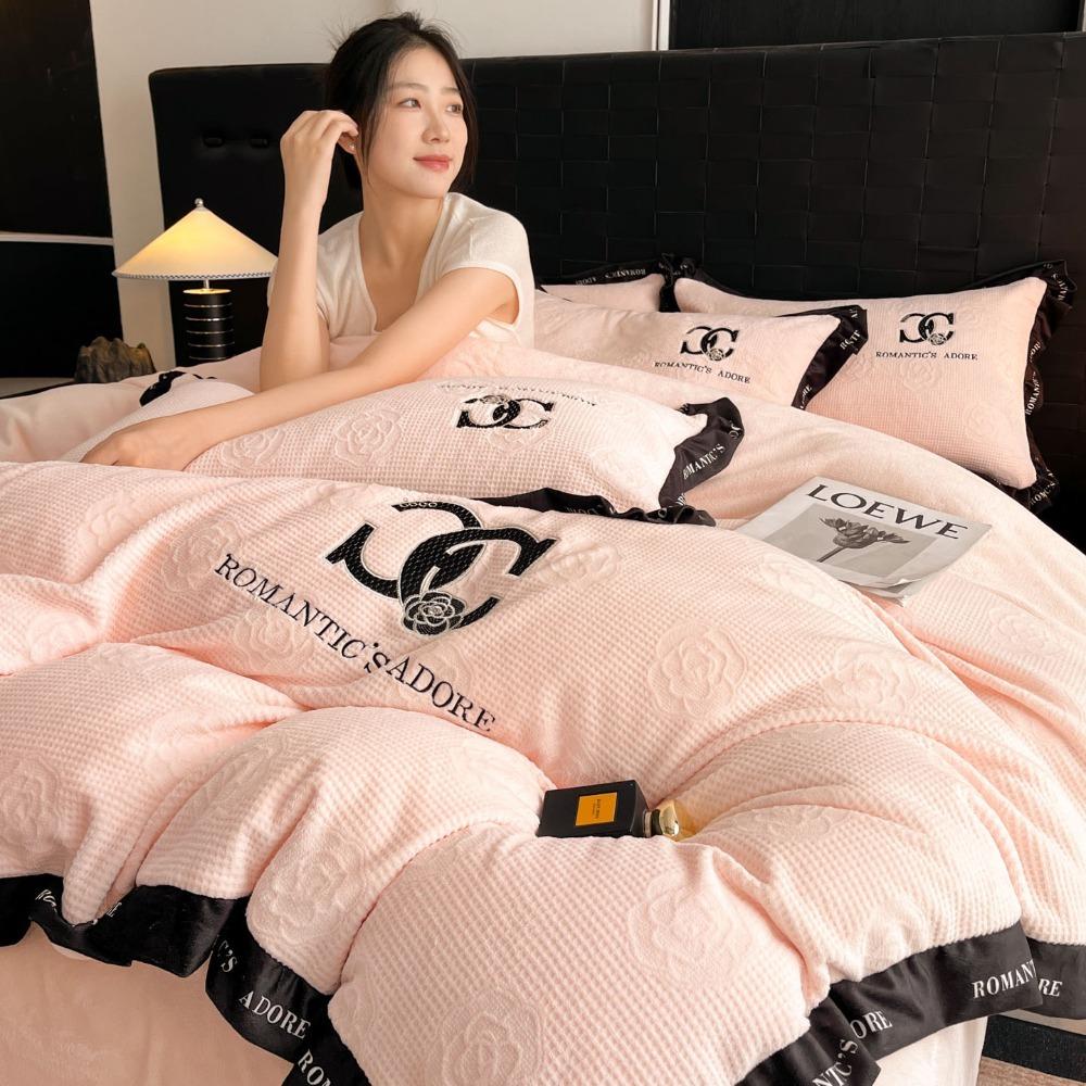 Winter Thickened Carved Milk Velvet Four-Piece Set with Luxurious Embroidery and Wide-Edge Bed Sheet and Duvet Cover