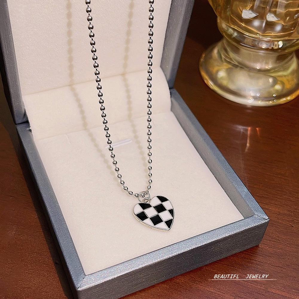 

2025 Подвеска в виде клетчатого сердца Женское универсальное ожерелье-цепочка для ключиц