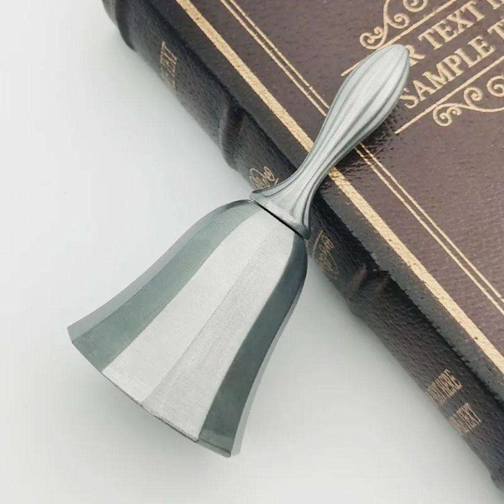 

Clear Sound Elegant Handheld Bell European Style Metal Hand Call Bell Serving Call Bells School срібний