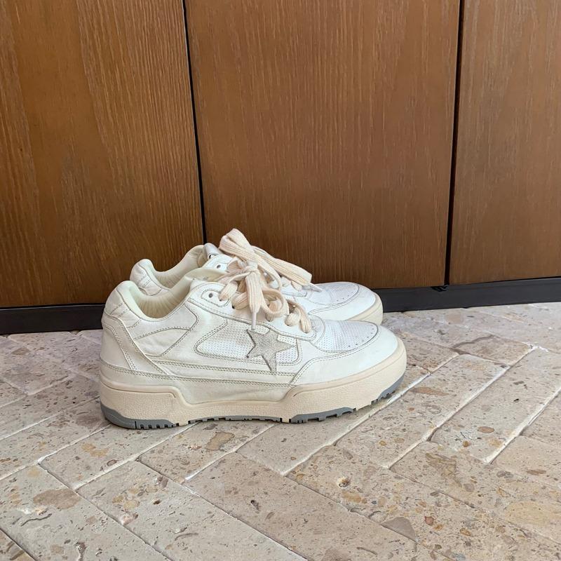 

~ Height increase within cm~ Horse pattern little white shoes star thick-soled retro dirty board shoes female spring 40