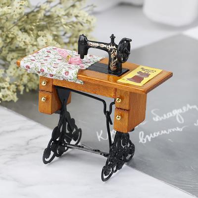 Dekorace pro domeček pro panenky Miniaturní nábytek Dřevěný šicí stroj pro domeček pro panenky Hračky