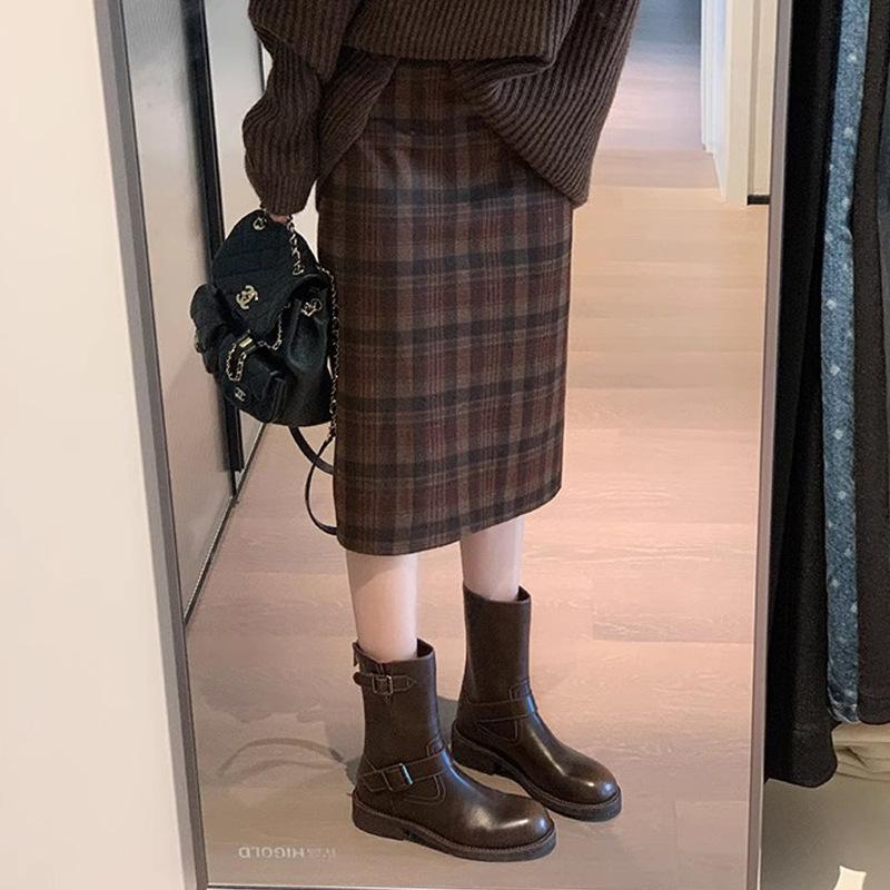 Grape mother autumn and winter fashionable buckle design Martin boots round head small thick heel heightened legs straight short boots women