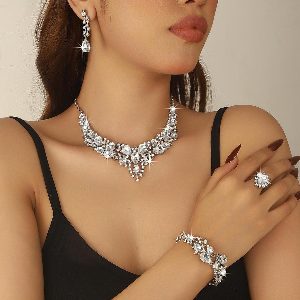 European & American Women's Rhinestone Alloy Necklace Set for Weddings & Banquets