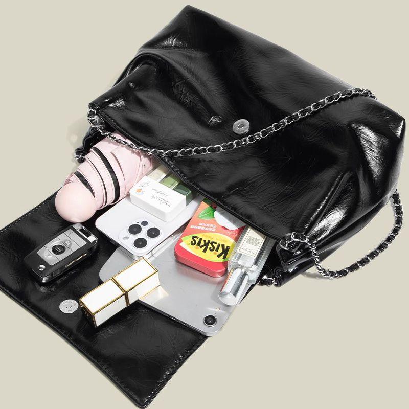 Premium Chain Underarm Bag 2025 New Fashion Versatile Shoulder Bag Large Capacity Commuter Tote Bag