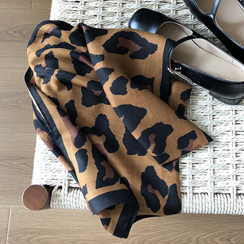 

Ретро леопардовый шарф шелковистый 70 см женский универсальный элегантный квадратный шарф коричневый