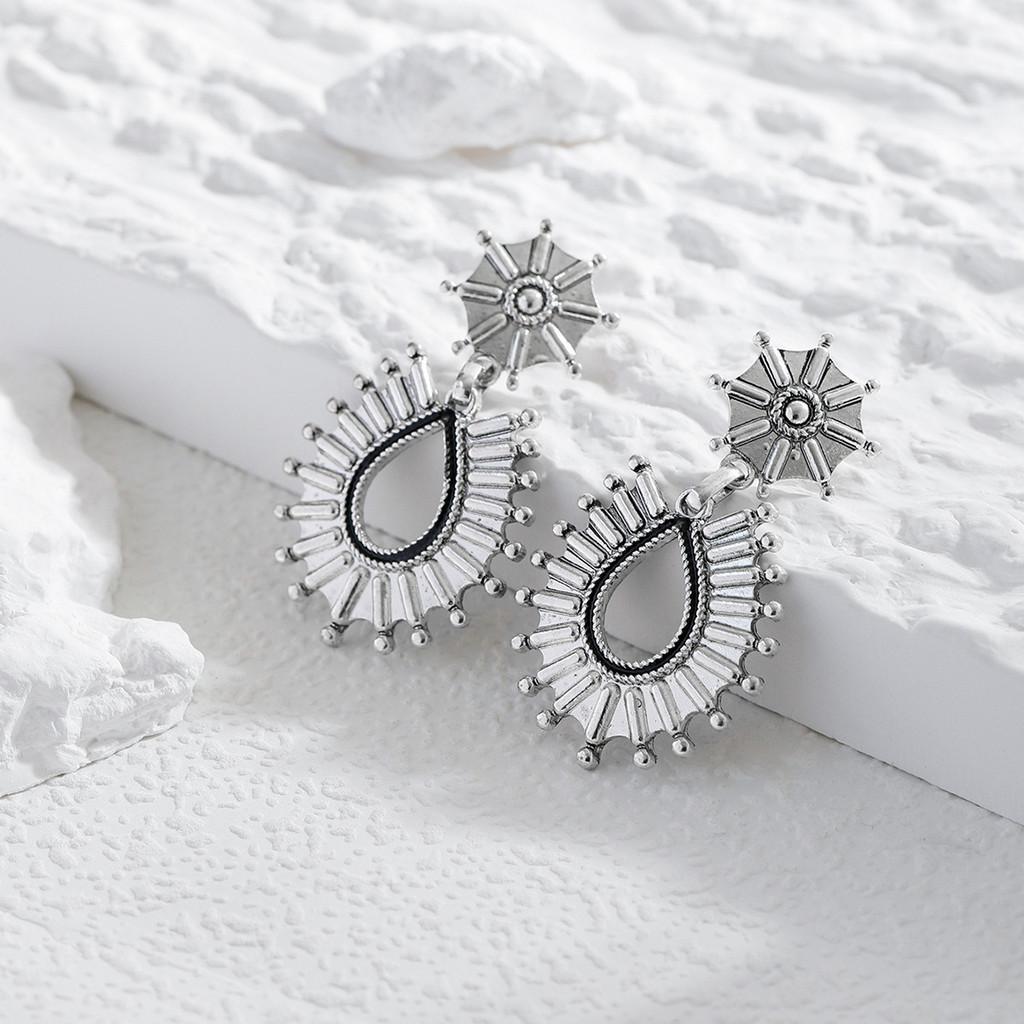 Minimalistic Elegant Earrings Unique Alloy Material Summer 2022 Collection