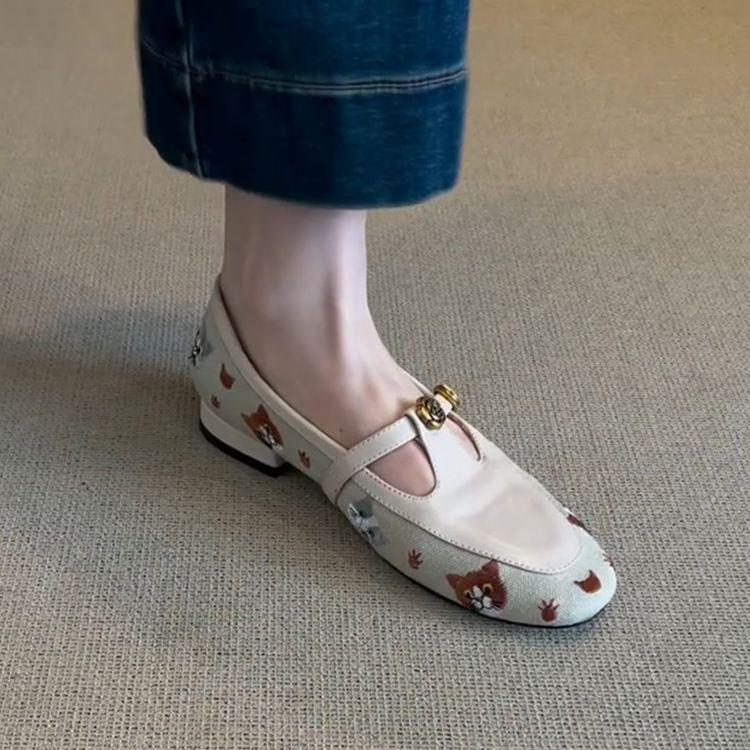 French Retro Splicing One-pedal Mary Jane Loafers Women's Low-heeled One-word Buckle Camellia Embroidered Casual Shoes