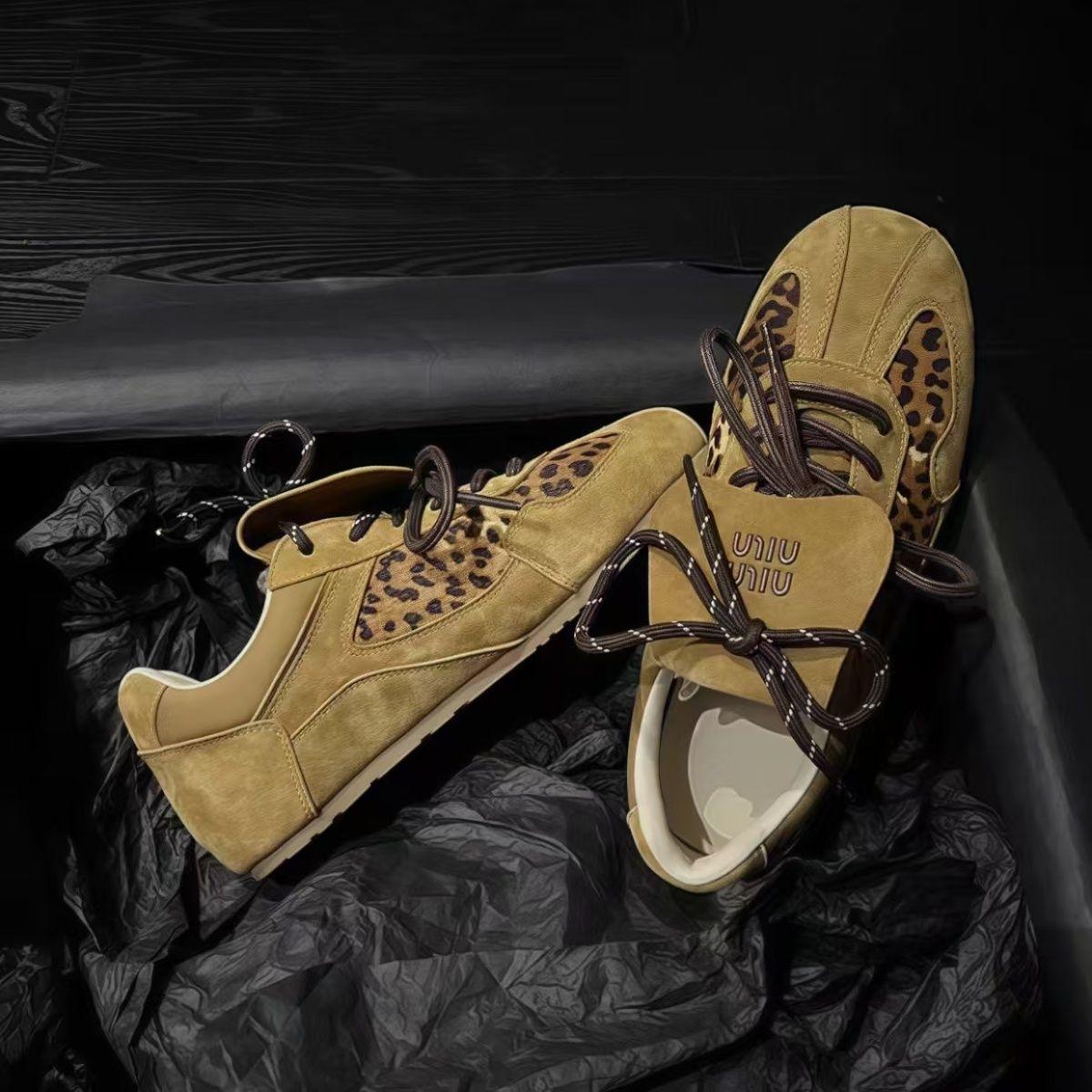 

Niche design sense inner height increase leopard print German training shoes women s 2025 new retro versatile casual sports board shoes tide 35 темно-коричневого