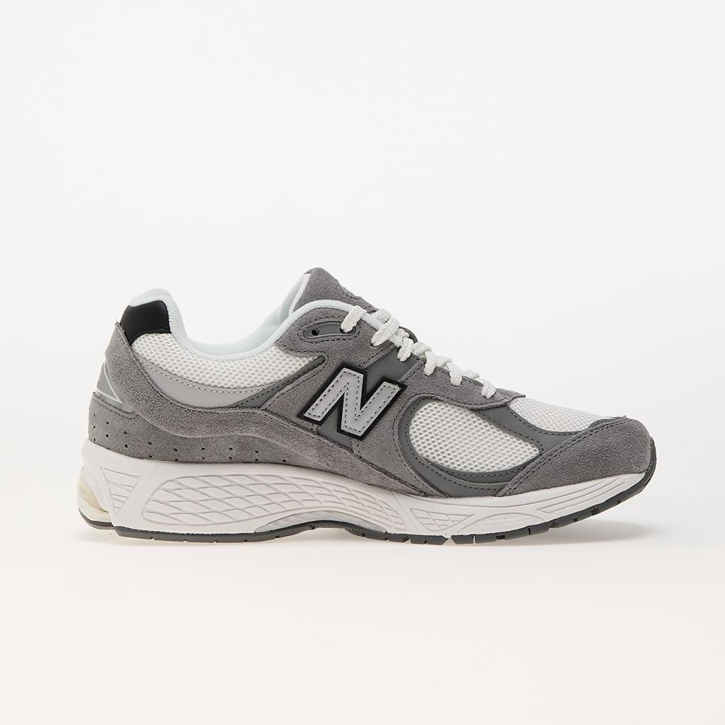 Sneakers New Balance Gray 2002R