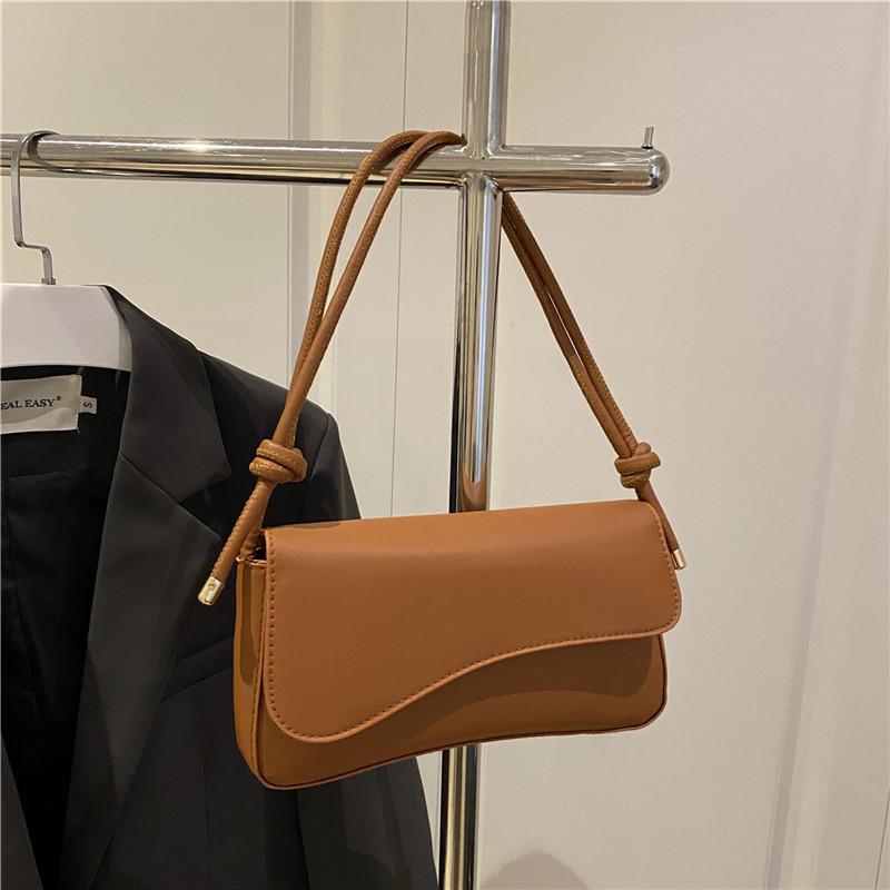 Sac à rabat bandoulière polyvalent pour femmes, nouveau style: Sac à main carré compact et élégant pour le travail et les déplacements