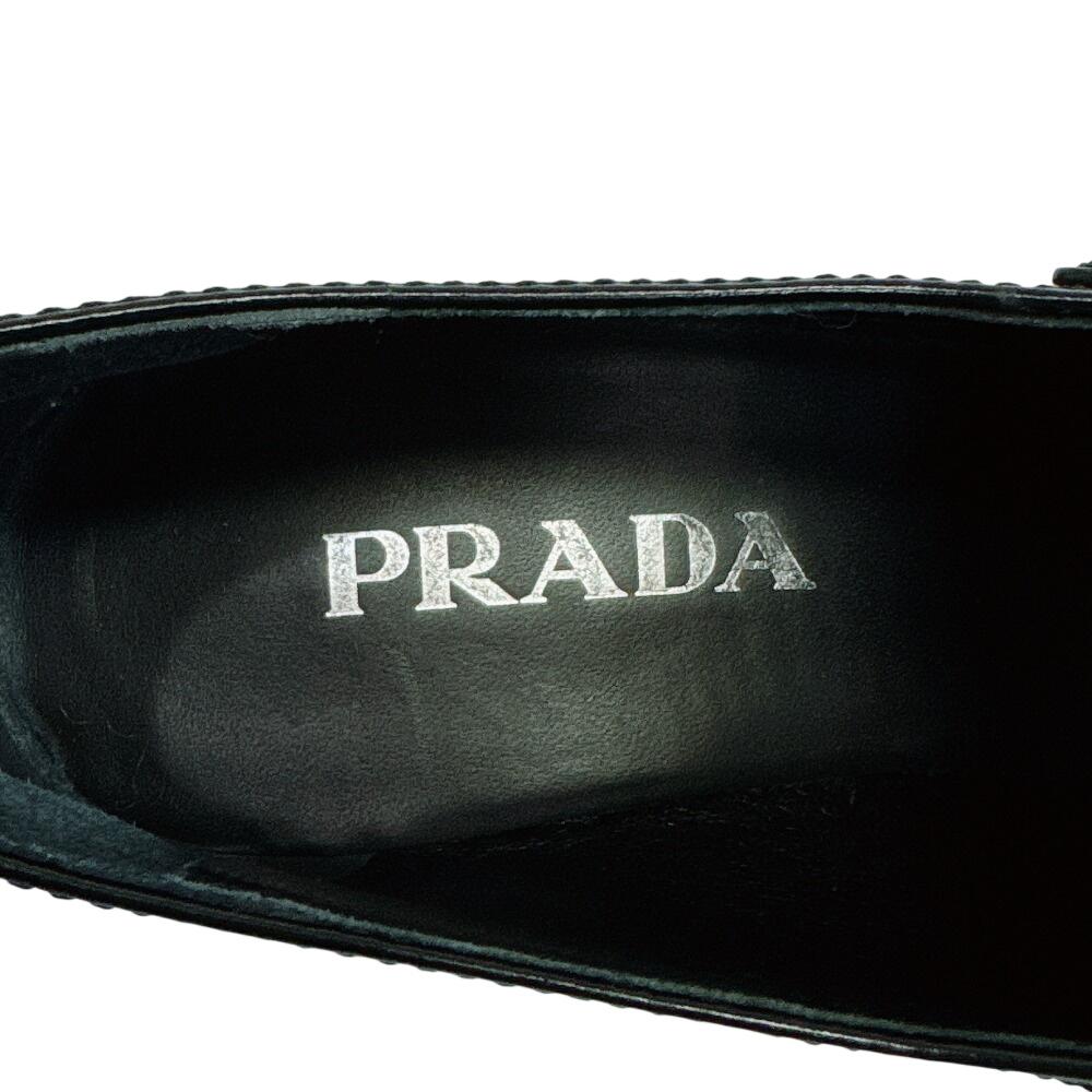Prada Loafersy na wysokim obcasie Trójkątne Z logo skórzane loafersy czarna skóra Używane