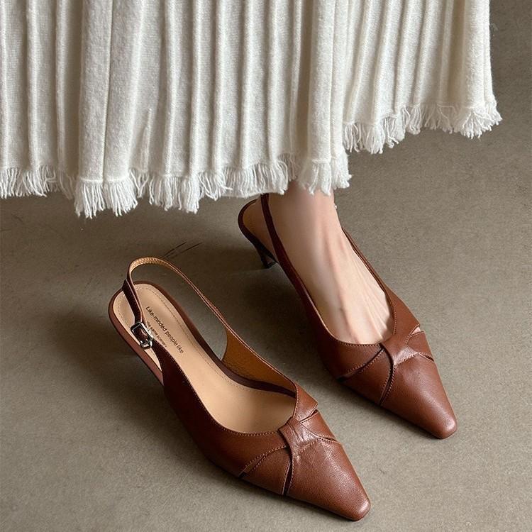 

Нишевый бренд~ Летние новинки 2025 года сумка с полностью кожаной головкой и внешней отделкой, простые босоножки на kitten heel для женщин 39 коричневый