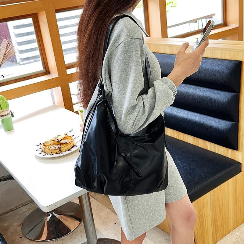 2025 Autumn and Winter New Korean Version Lazy Temperament Tote Bag Wasteland Style Retro Underarm Bag Large Capacity Messenger Bag