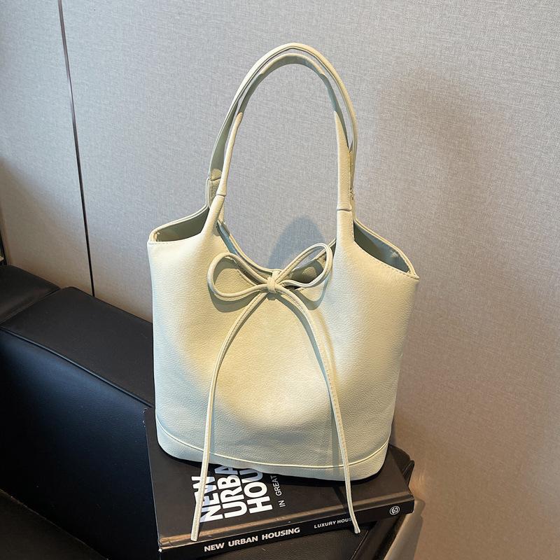 

Fashion design underarm large bag women s new large-capacity commuter tote bag versatile shoulder bag зелёный