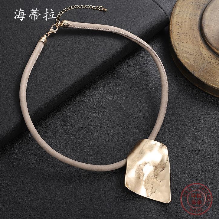 Irregular Square Geometric Alloy Pendant, Exaggerated Women's High-end Rough Leather Rope Necklace.