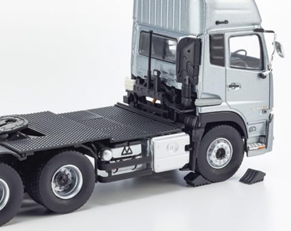 Kyosho Original UD Quon GW 6 x 4 Tractor Silver Finished Product 1/43