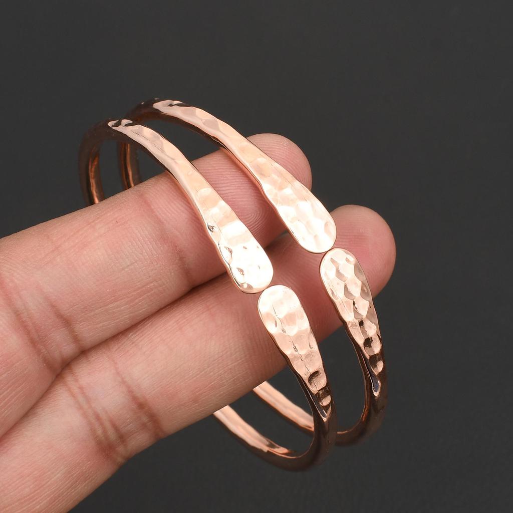 2 ks nastavitelných tepaných kovových manžetových náramků Stylové minimalistické stohovatelné náramky Výrazný šperk Dárek