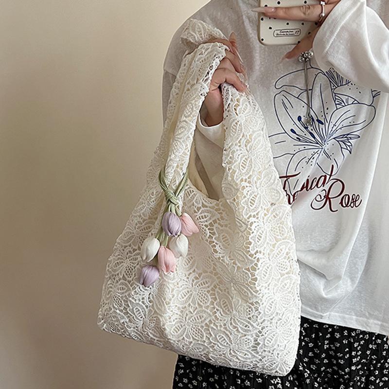 Simple and fashionable shoulder bag flower lace summer gentle fairy beauty large capacity lazy wind hollow commuter tote bag