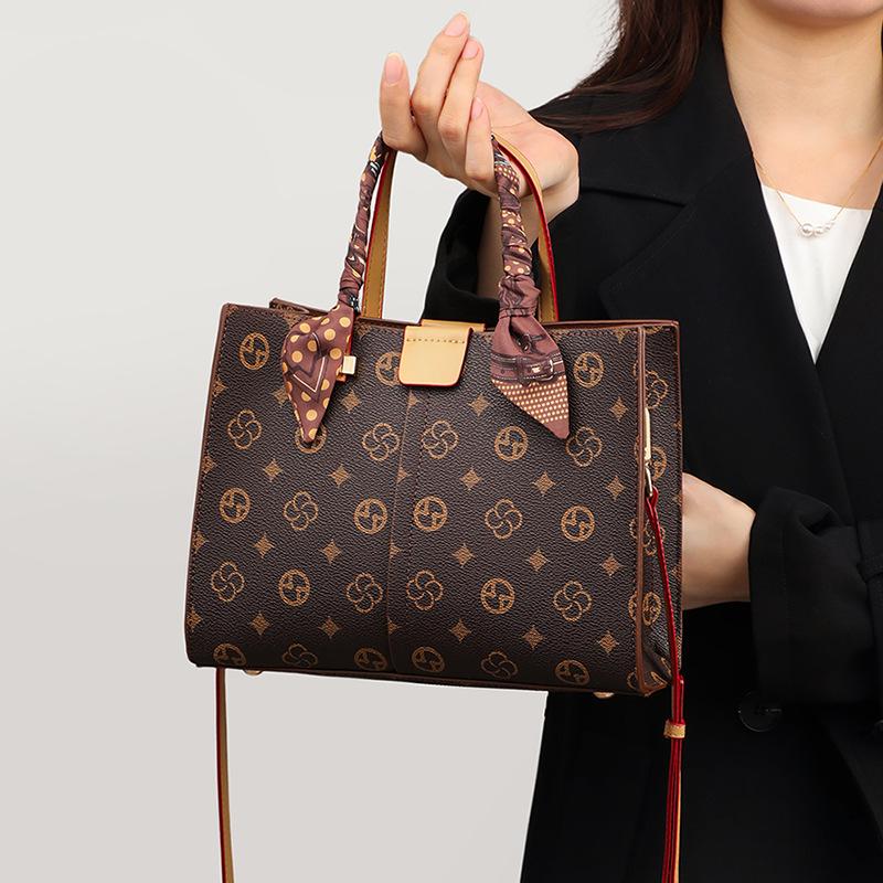 Handbag Women'S Bag Autumn And Winter Shoulder Messenger Bag Large Capacity Fashion Presbyopia Tote Mother Bag