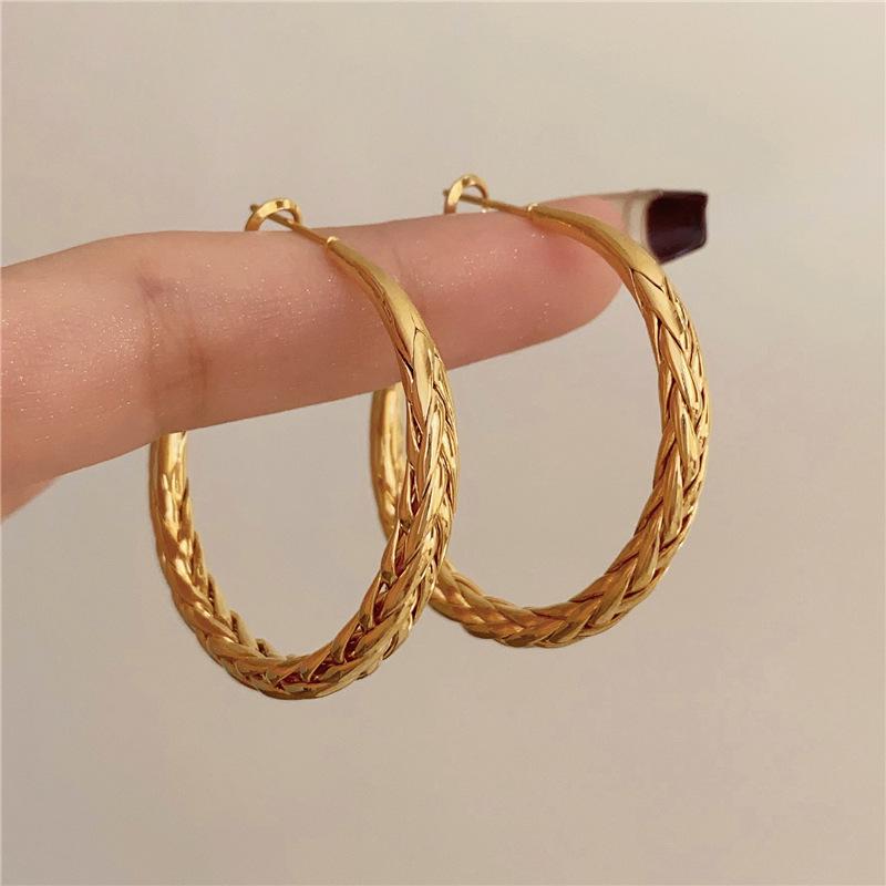 Стильные серебряные серьги-кольца с узором «игла» - Простые, уникальные и универсальные.