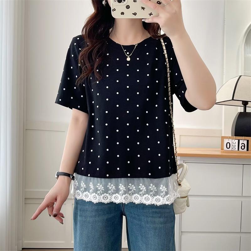 Women's Summer Short-Sleeve Polka Dot T-Shirt with Lace Hem and Round Neck for A Slimming Look