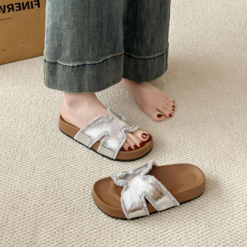 

The star wears the same soft-soled Boken shoes for women s summer, the new high-end one-word cool slippers, and the fairy is retro. 35 срібний