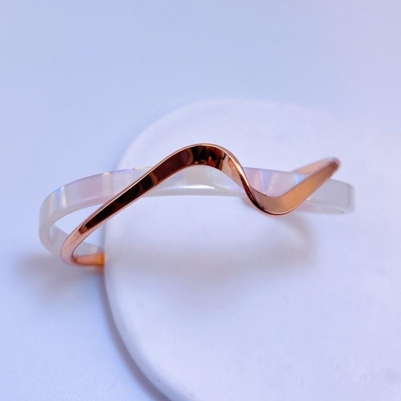 Eco-Friendly Light Luxury Acrylic Bracelet, Curved Metal Texture Ins Fashion Jewelry