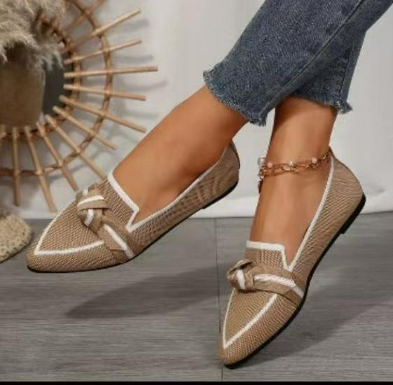 2024 Spring Women's Fashionable Flying Woven Slip-On Pointed Flat Shoes - Large Size