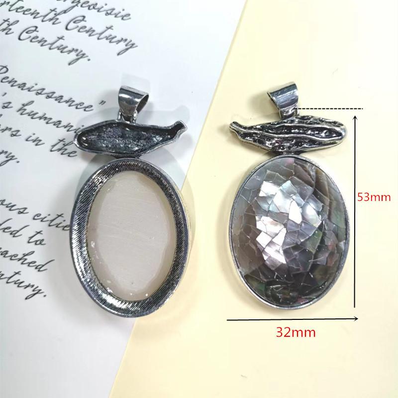 Collana con Ciondolo a Conchiglia Geometrica con Fascino Lucidato Per Artigiani di Gioielli Vintage