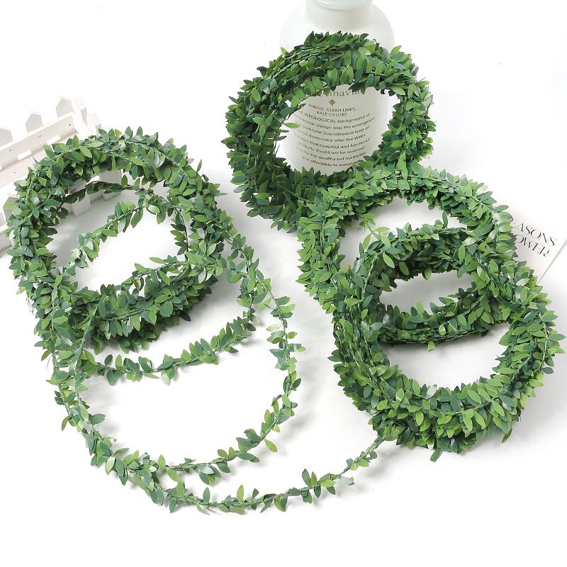 Järntrådsranka Pannband med Gröna Blad - DIY Krans & Juldekoration