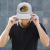 Bass Pro Shop Āra cepure Trucker ar sietiņu - Vīriešiem un sievietēm, universāls izmērs, aizdare ar spiedpogām - Lieliski piemērota medībām