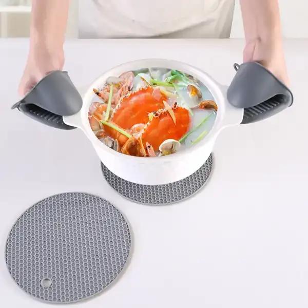 Heat Resistant Silicone Oven Mitts With Hot Pads Potholders Set and Mini Oven Gloves for Kitchen Baking Cooking