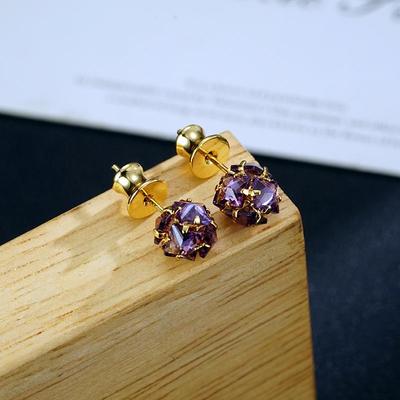 Exquisite Ohrstecker mit lila Zirkonia-Einlage und Ohrsteckern mit Bambusgelenk