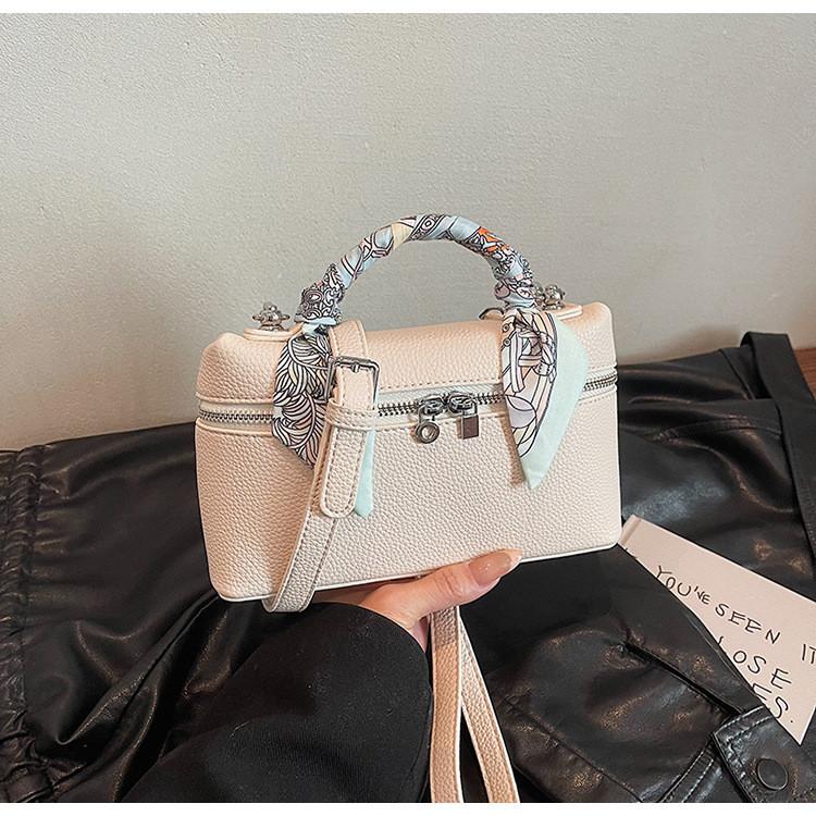 Style Pattern Handbag With Shoulder Strap For Weekday Outfits