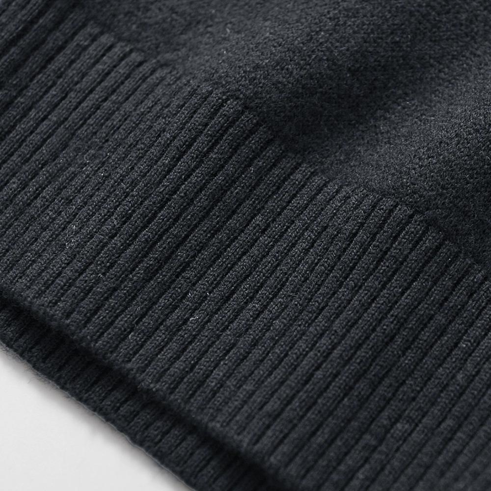 Мужской осенний свитер с v-образным вырезом — фото 5