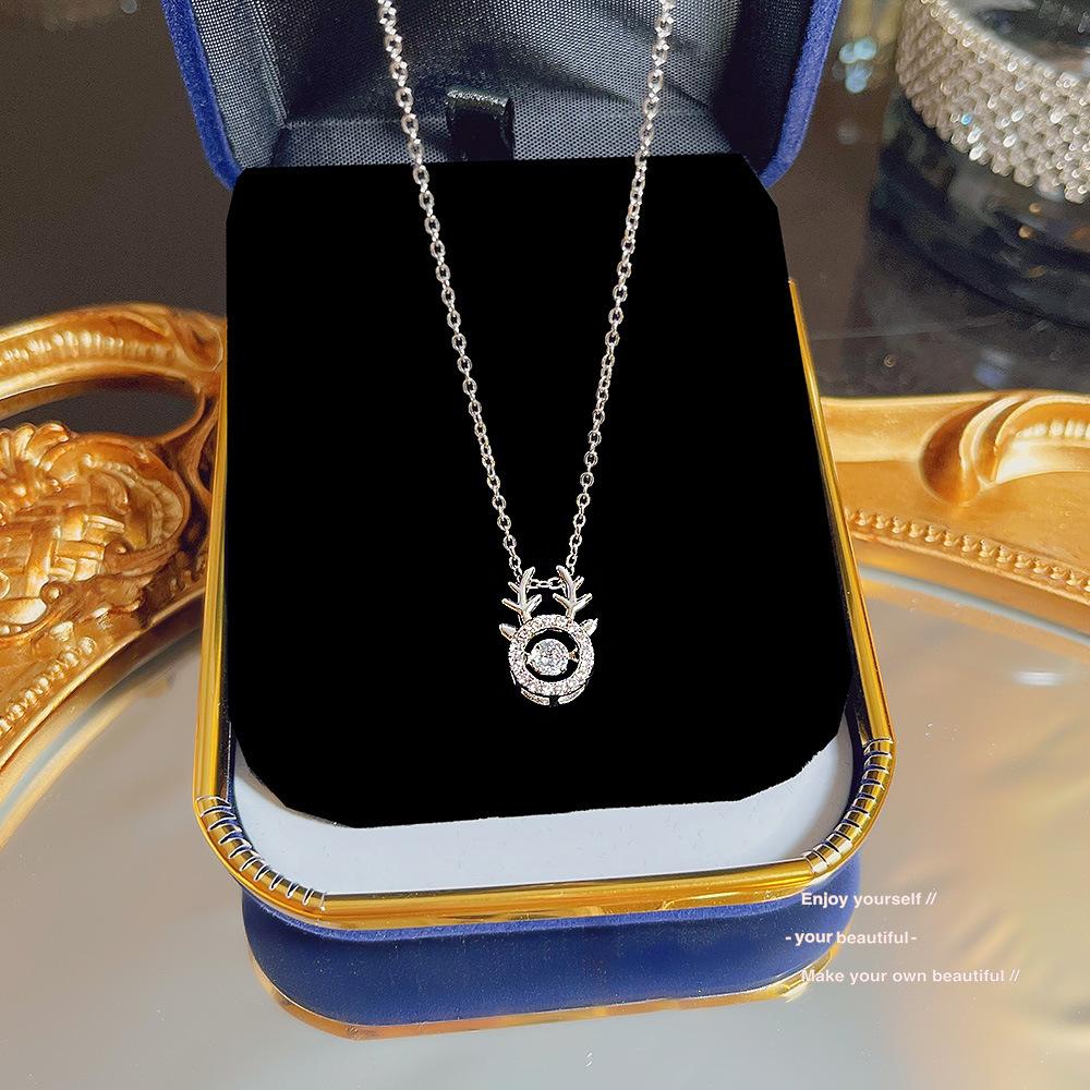 Niche design sense does not fade clavicle chain new fashion simple neck chain Japanese and Korean all-match light luxury titanium steel necklace women