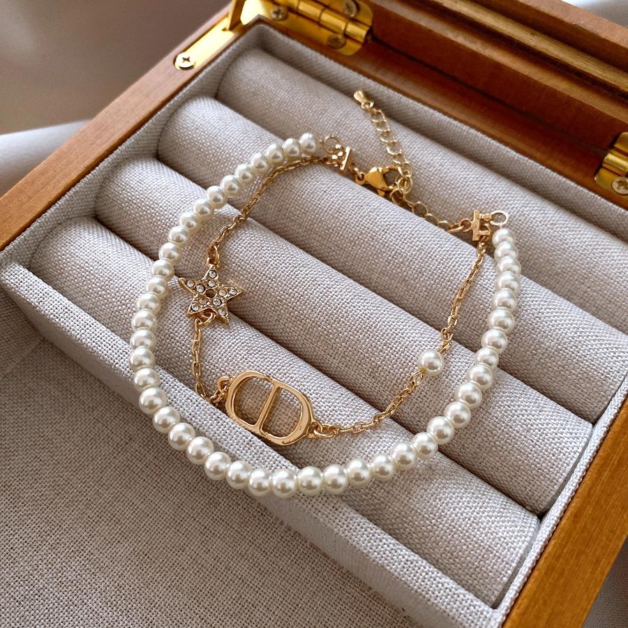 Koreanische Version von mit Diamanten besetztem Buchstaben-CD-Perlen-Halskette 2025 neues doppelreihiges gestapeltes Design Armband Schmuck