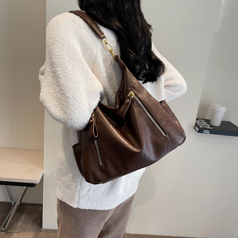Ielgy Large Capacity Ladies Retro Shoulder Bag Fashion Cross-body Commuter Bag