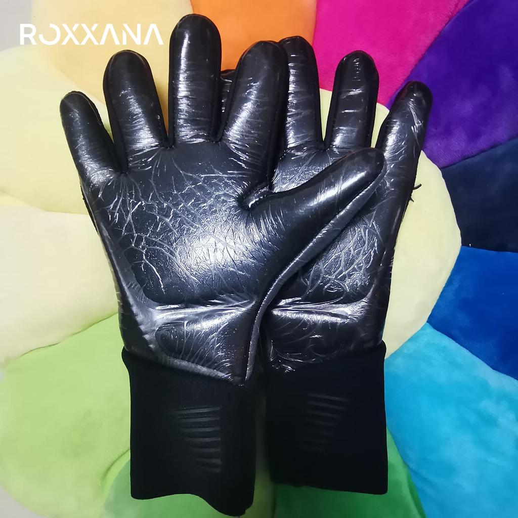 ROXXANA Torwarthandschuhe sind atmungsaktiv, strapazierfähig und haben eine gute Rutschfestigkeit. Sie eignen sich für Fußballtrainingsspiele für Erwachsene.