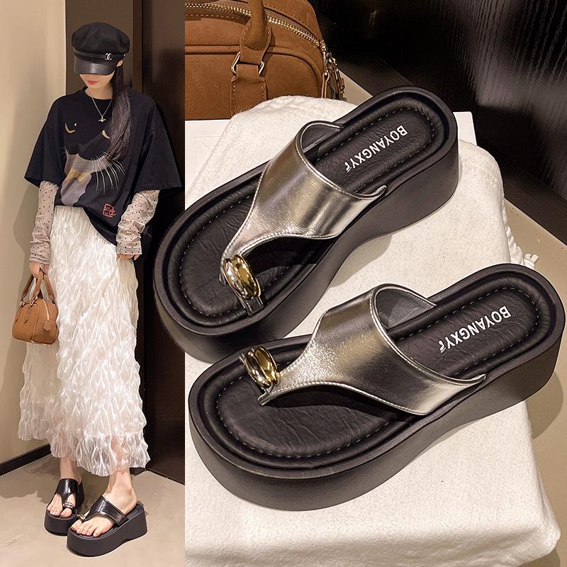 2025 Summer New Flat-bottomed Beach Cover Toe Small Cool Slippers Wear Fashion Casual Versatile Slippers Women's Shoes