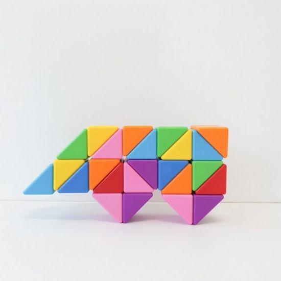 Bellbaby Magic Cube Magnetic Blocks - 32pcs Triangle Rainbow Set