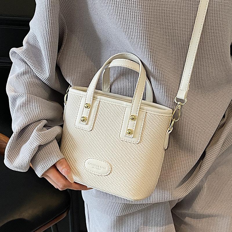 Spring new Korean version casual contrasting color fashionable portable bucket bag women's commuting versatile simple shoulder messenger bag