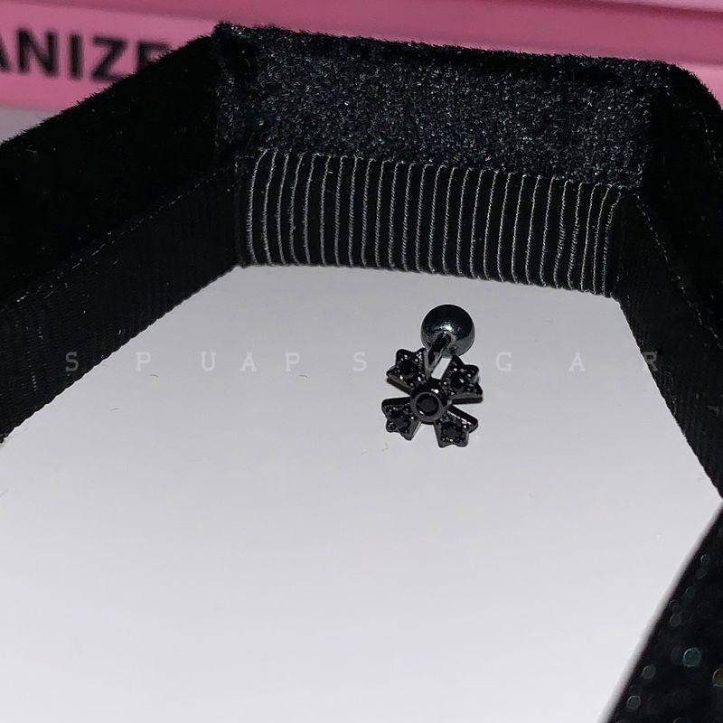 

Темно-черный крест стерлинговое серебро S925 серьга-пусет для козелка уха готический ветер милые крутые серьги-пины для козелка уха простые универсальные серьги для мужчин и женщин Cross 925 pure white fungus bone nail single