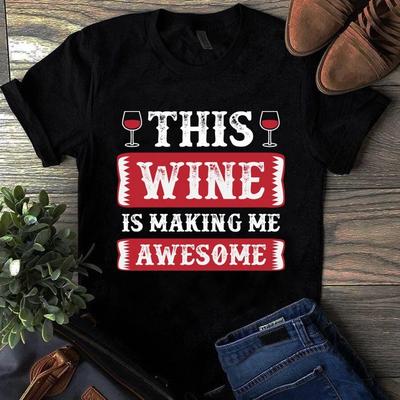 Questo Vino Mi Rende Fantastico Regalo per Amanti del Vino T-shirt da Uomo e da Donna