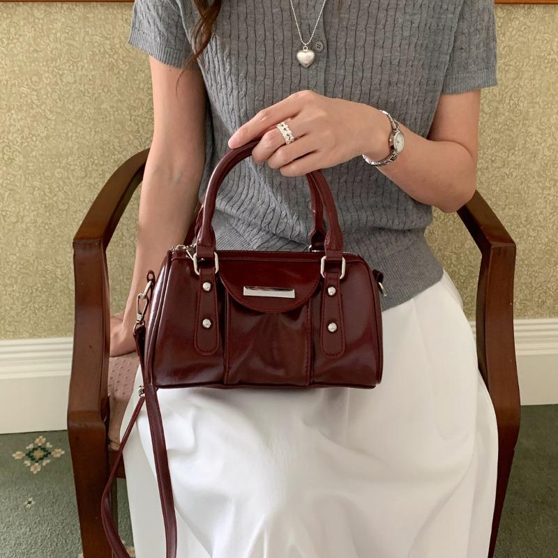 Sweet and Cool Compact Handbag - High-Quality Commuter Crossbody Bag with Superior Feel
